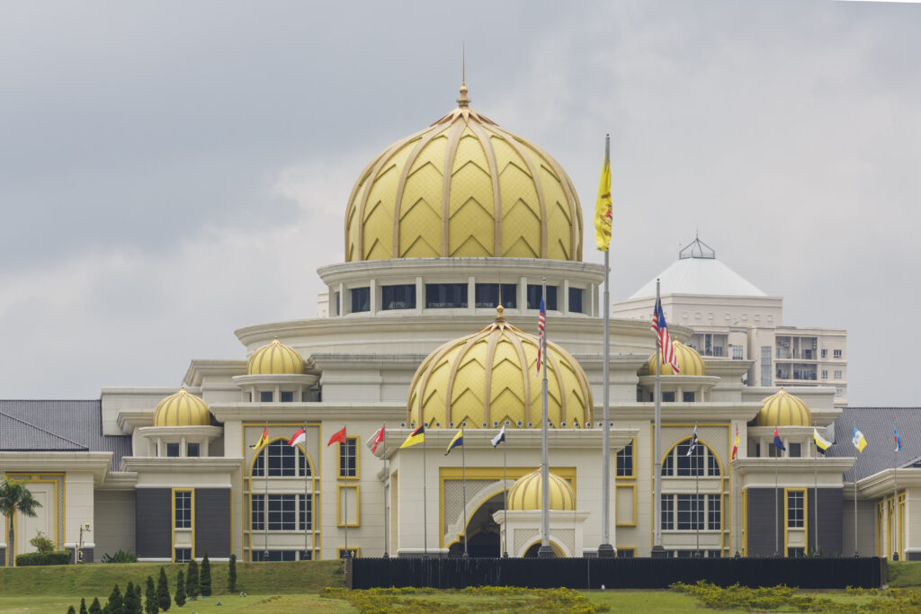 Istiadat Pertabalan Sultan Ibrahim Ibni Sultan Iskandar, YDPA Ke-17 3